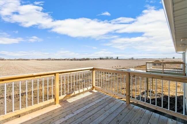 Building Photo - 3 BR Split Foyer