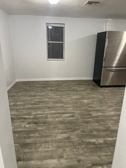 Building Photo - 1335 E Bay St