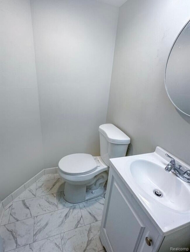 Building Photo - 41856 Langley Dr