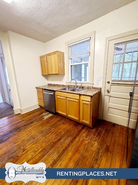 Building Photo - 2097 Heckle St