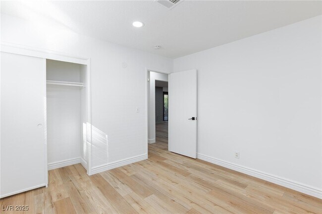 Building Photo - 1513 Bryn Mawr Ave