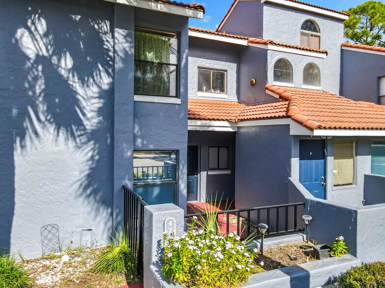 Building Photo - 4711 Capri Plz