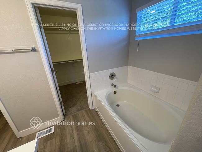 Building Photo - 4892 N Silverlace Dr