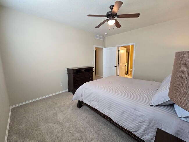 Building Photo - 6603 W 3rd St