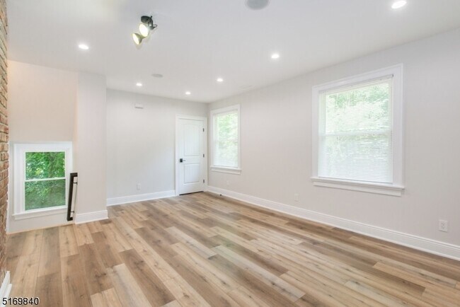 Building Photo - 31-37 Oak Grove Rd