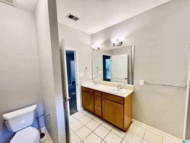 Building Photo - 5389 Cottage Cir