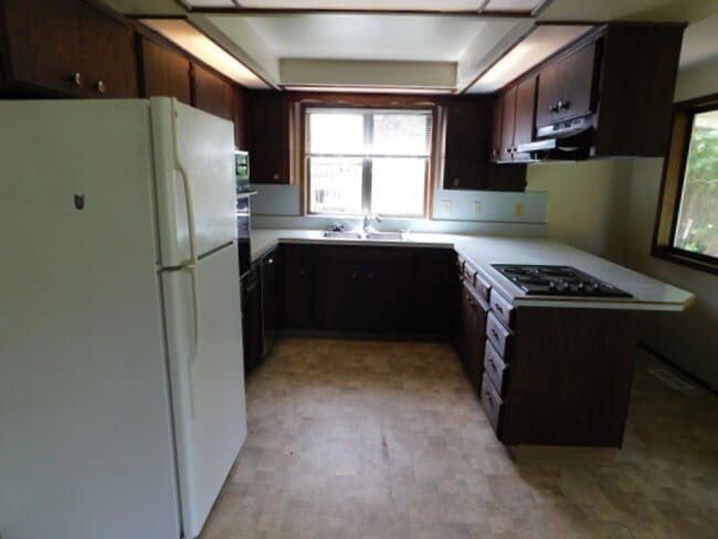 Building Photo - 3Bd/2Ba Single Story House - Available to ...