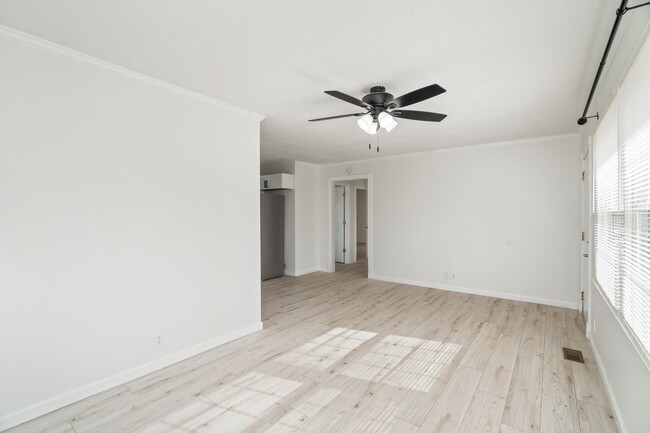 Building Photo - 331 Sarvis Dr