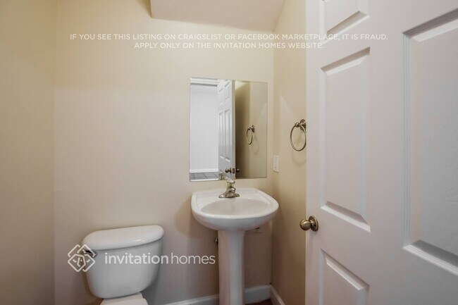 Building Photo - 4102 NE 25th Ct