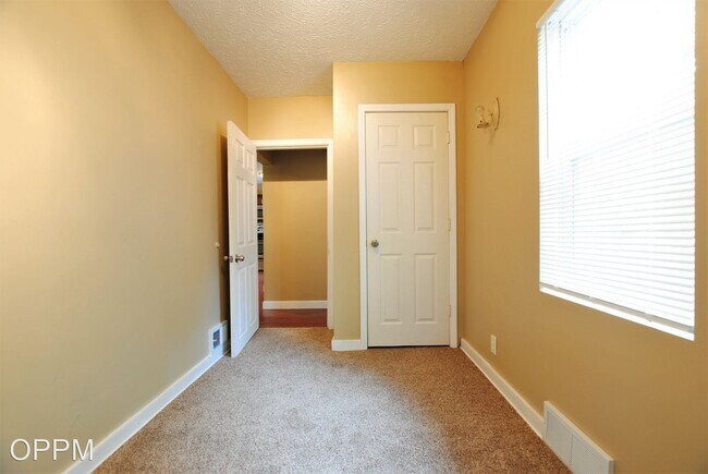 Building Photo - 3 br, 2 bath House - 6703 Lake St