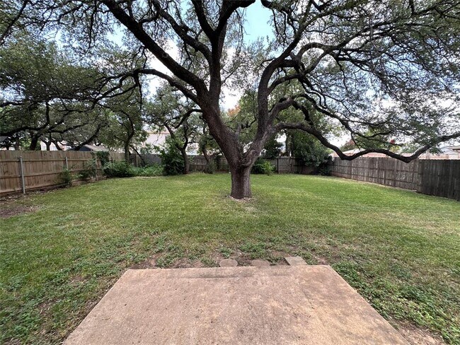 Building Photo - 1603 Azalea Dr