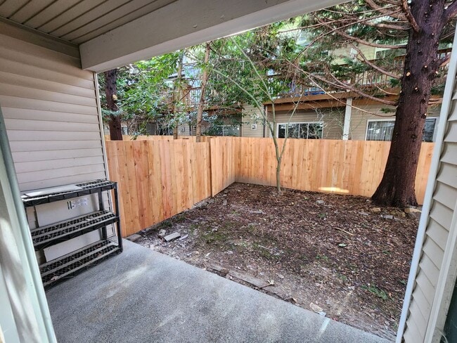 Building Photo - Renovated 3 Bedroom Condo