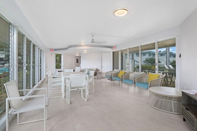Building Photo - 180 Isle of Venice Dr
