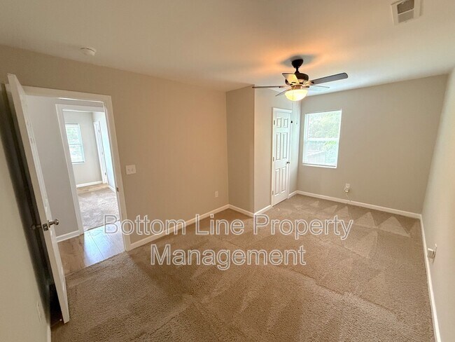 Building Photo - 641 Central Dr NW