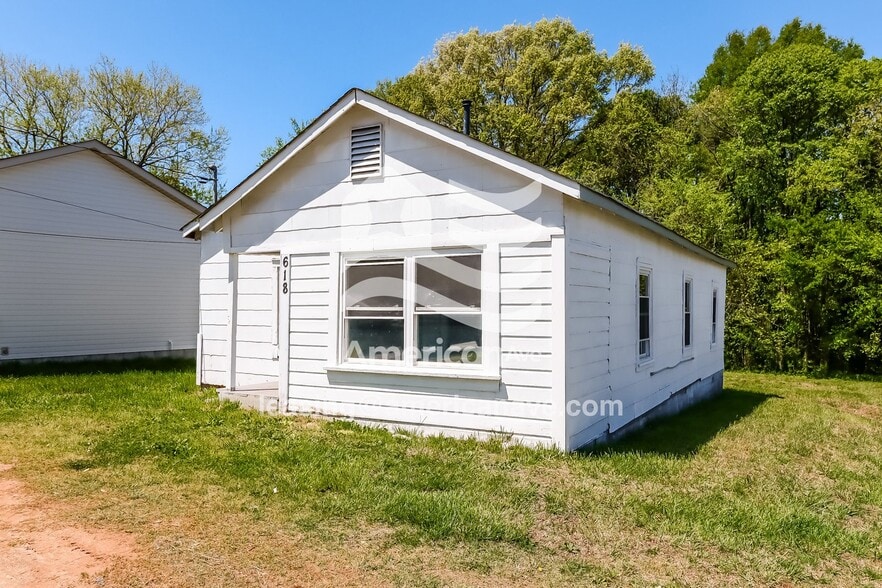 Building Photo - 618 Osceola St