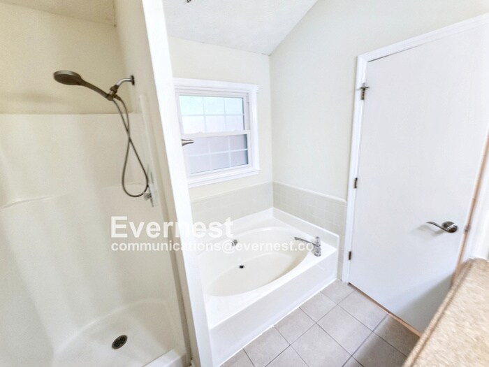 Building Photo - 2047 Arbor Forest Dr SW