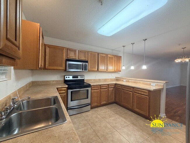 Building Photo - Updated 2 Bedroom in great Fort Walton Beach location!