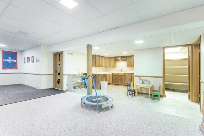 Building Photo - 313 Walnut Grove Dr
