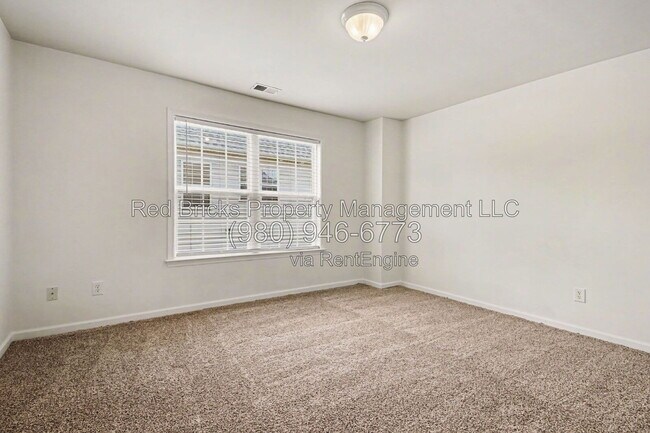 Building Photo - 7864 Whispering Wood Dr