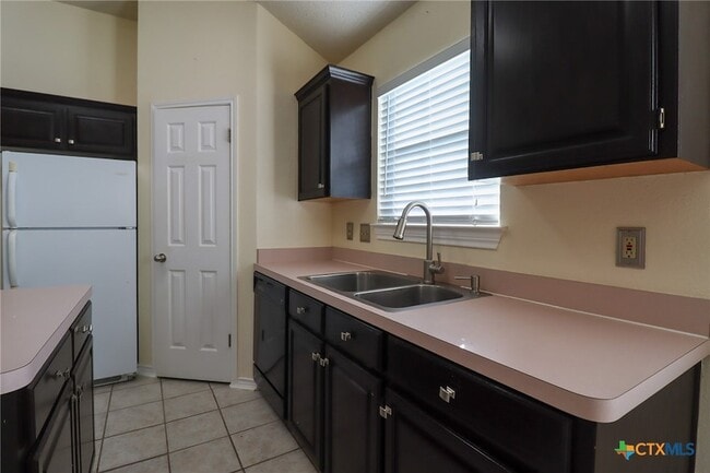 Building Photo - 608 Totem Trail