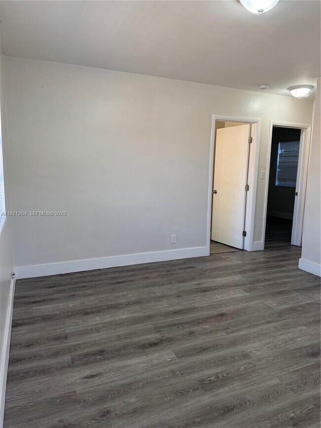 Building Photo - 522 NW 13th Ave