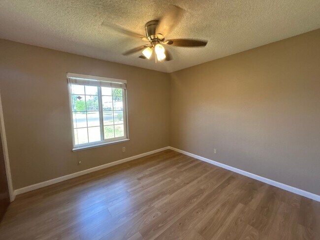 Building Photo - 310 Hedstrom Rd