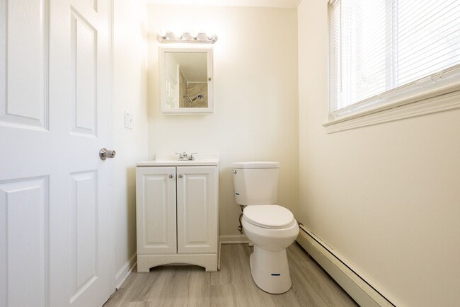 Building Photo - 22330 W Warren Ave