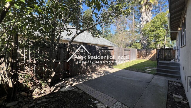 Building Photo - Charming Arden Area 2bd/1ba Duplex!