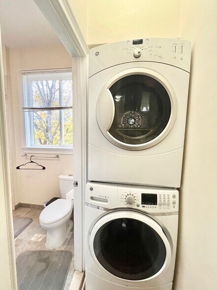 Building Photo - 61 Wait St