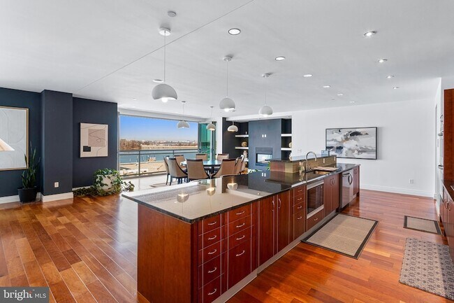 Building Photo - 147 Waterfront St