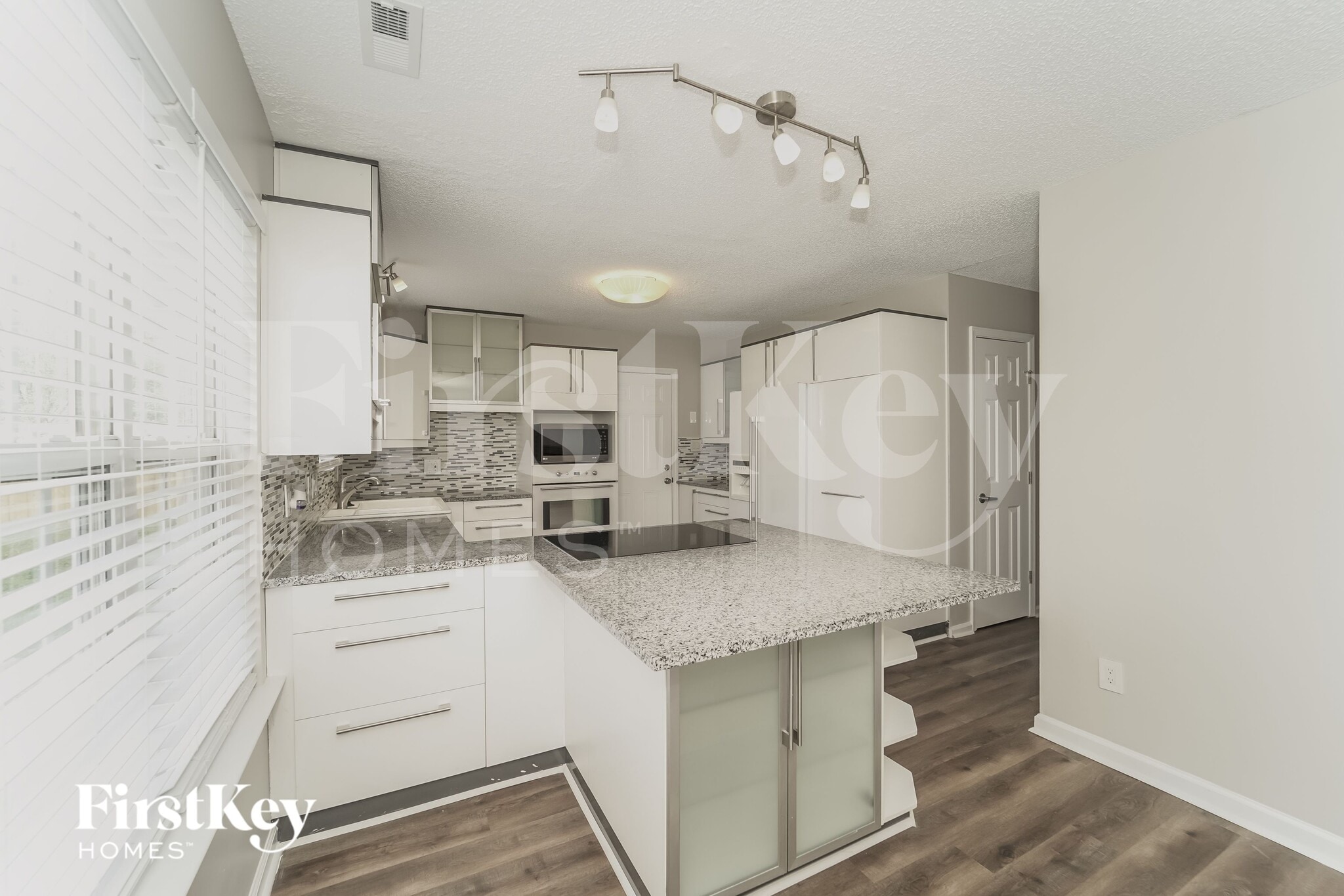 Building Photo - 10331 Cannarti Dr