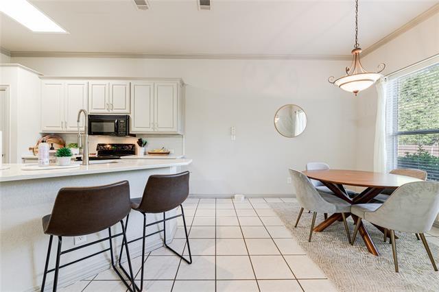 Building Photo - 231 E Vine St