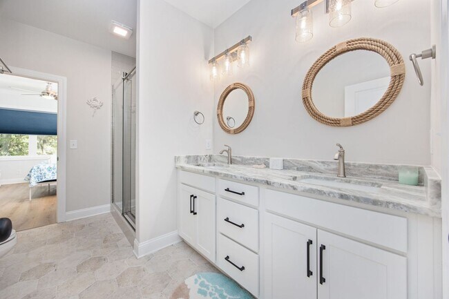 Building Photo - Gorgeous Custom Home Available for Snowbir...