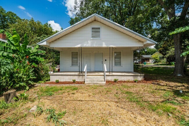 Primary Photo - ? Adorable Bungalow Home in Highly Desirab...