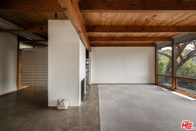 Building Photo - 2020 Mayview Dr