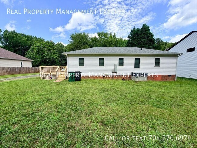 Building Photo - 3733 Hayden Dr