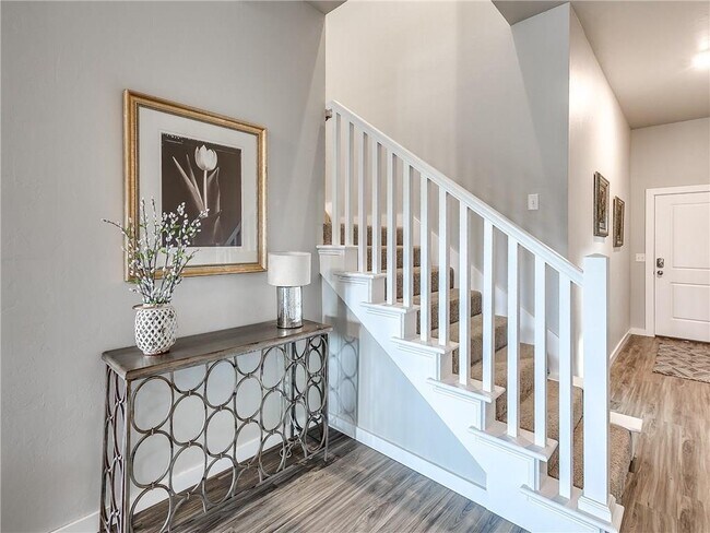 Building Photo - 1270 Lakeview Dr