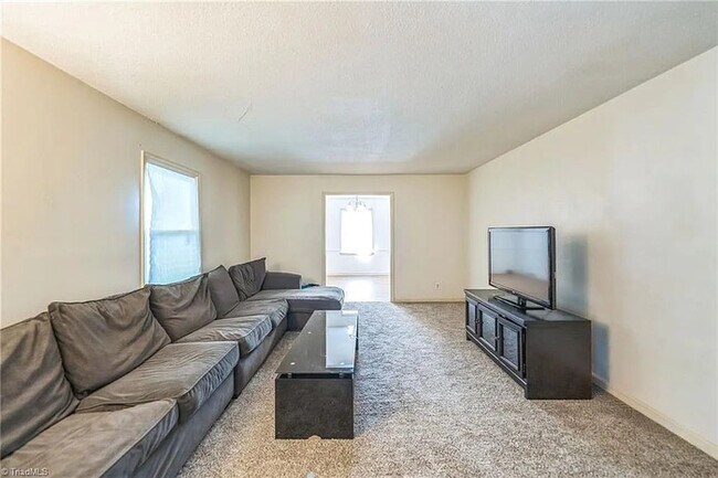 Building Photo - Build Equity While Leasing - Lease to Own