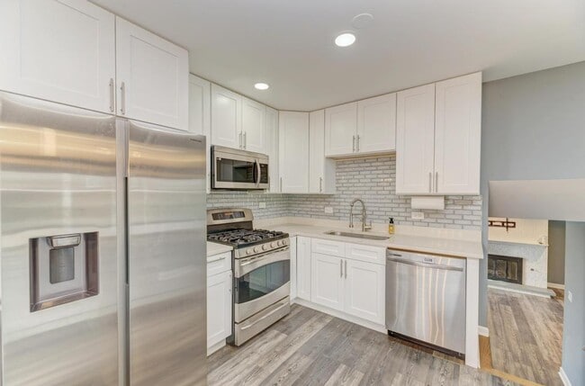 Building Photo - 585 Cambridge Way