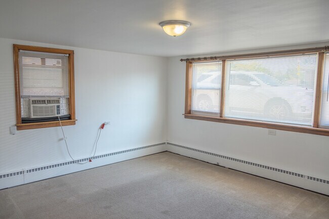 Building Photo - 5520 S Pulaski Rd