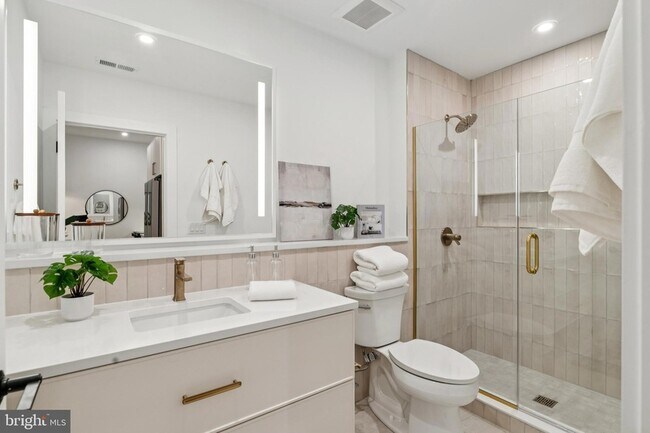 Building Photo - 30 W Allens Ln