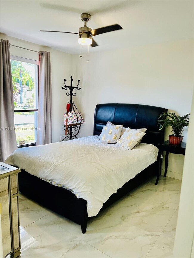 Building Photo - 6201 Portsmouth Ln