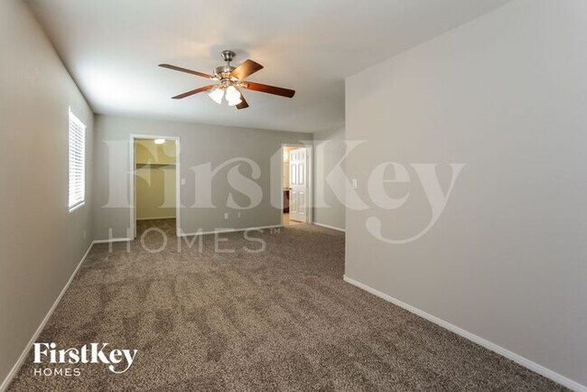 Building Photo - 5917 Royal Castle Ln