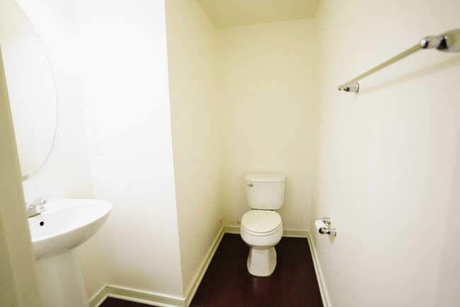 Building Photo - 675B E Church St