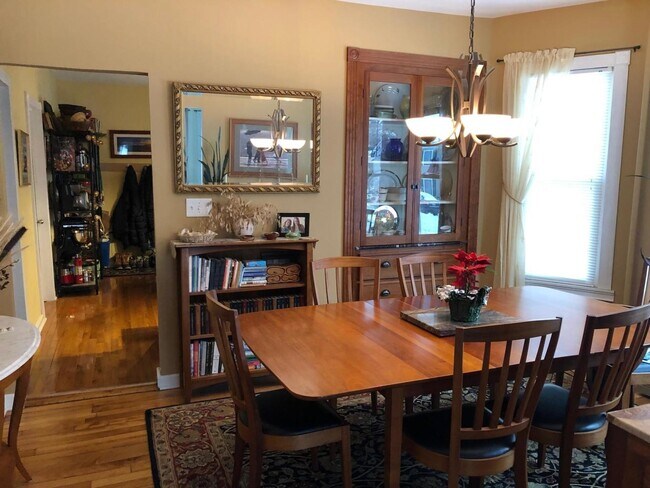 Dining room with built in cabinets - 23 Savoy St