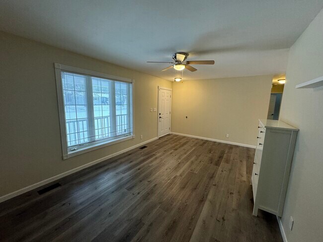 Building Photo - Hillside