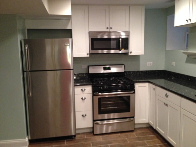 Kitchen - 919 W Newport Ave