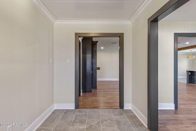 Building Photo - 300 Robert Lee Cir