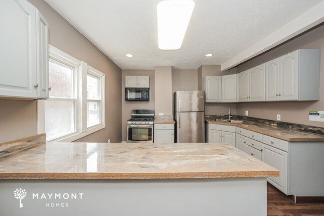 Building Photo - Charming Lorain Home