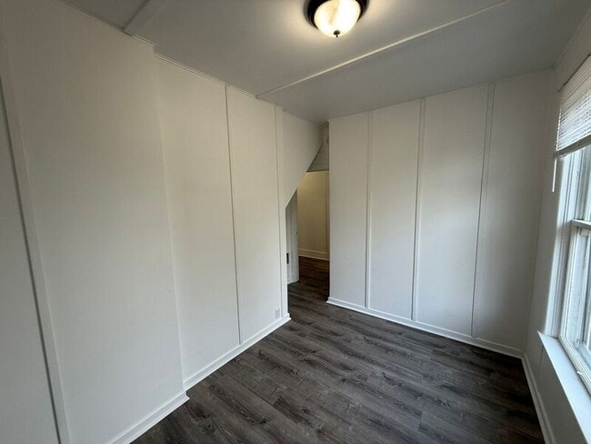 Building Photo - 2350 Marion St SE